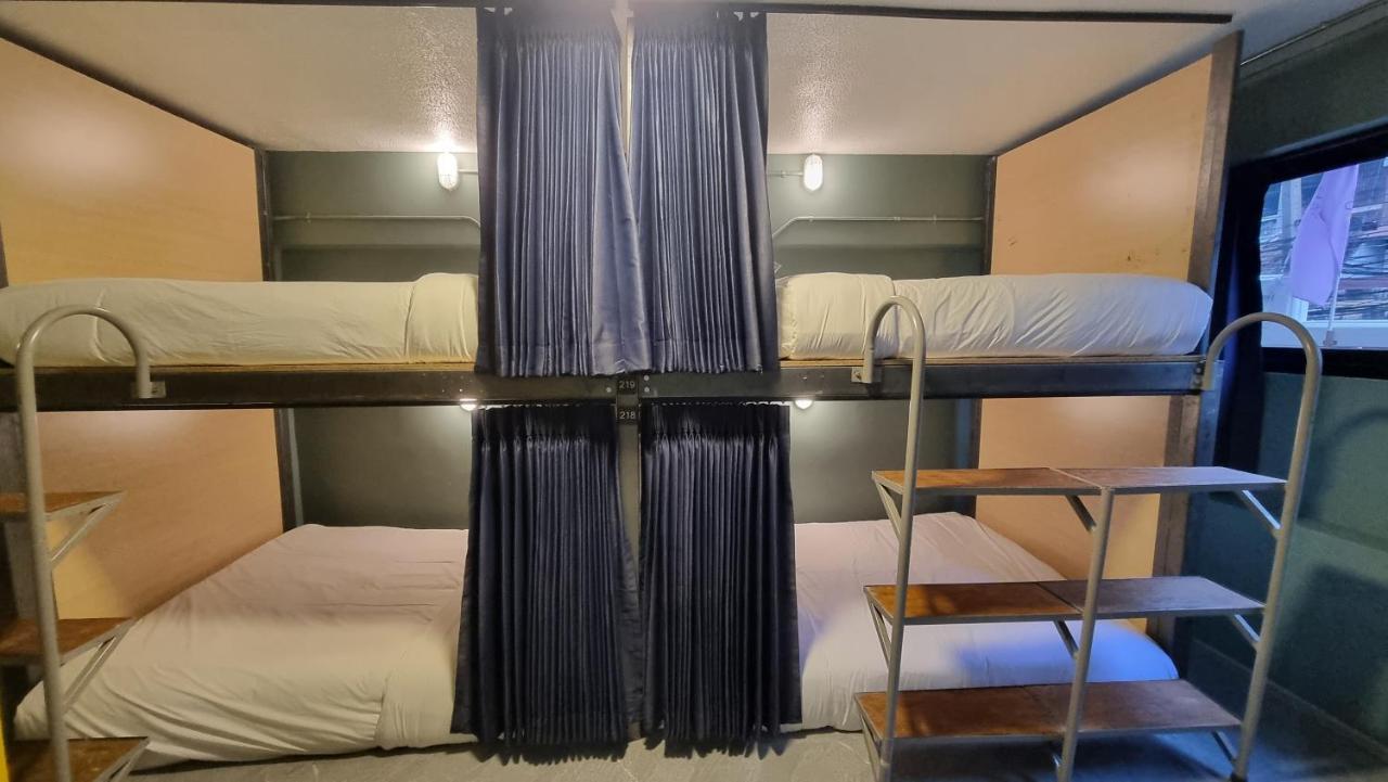 Glur Hostel Pattaya Walking Street Extérieur photo